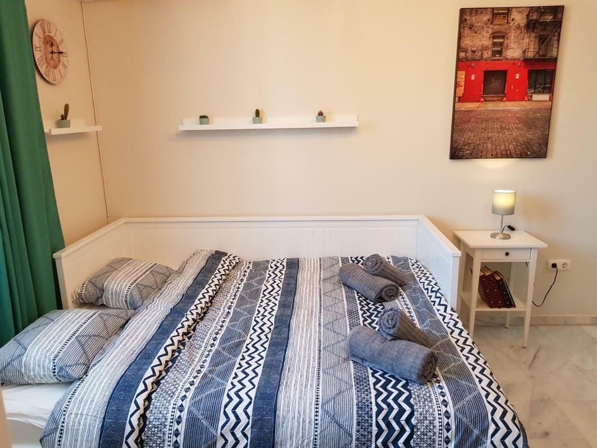 **** Genuar Apartments Malaga Center Екстериор снимка