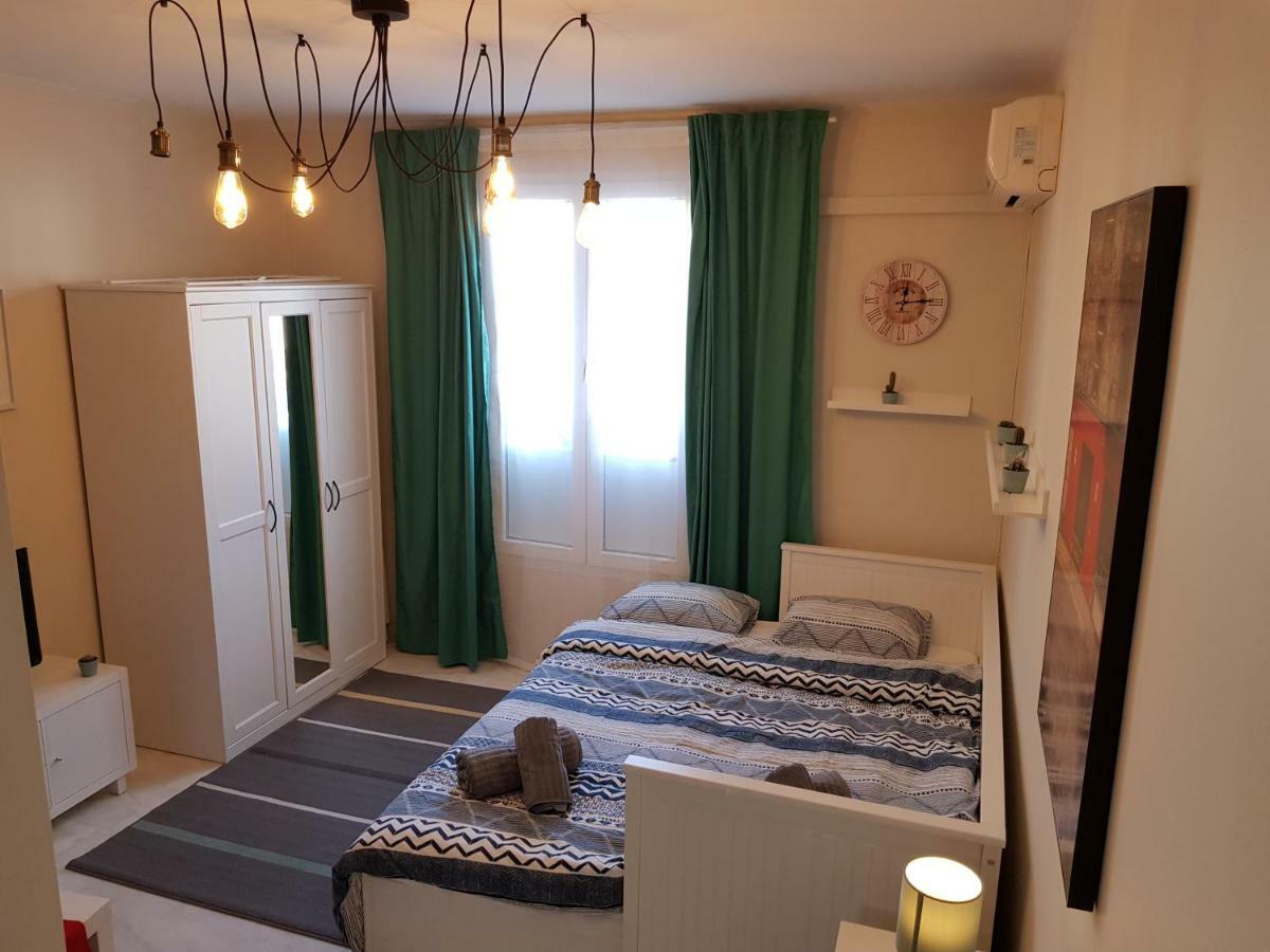 **** Genuar Apartments Malaga Center Екстериор снимка