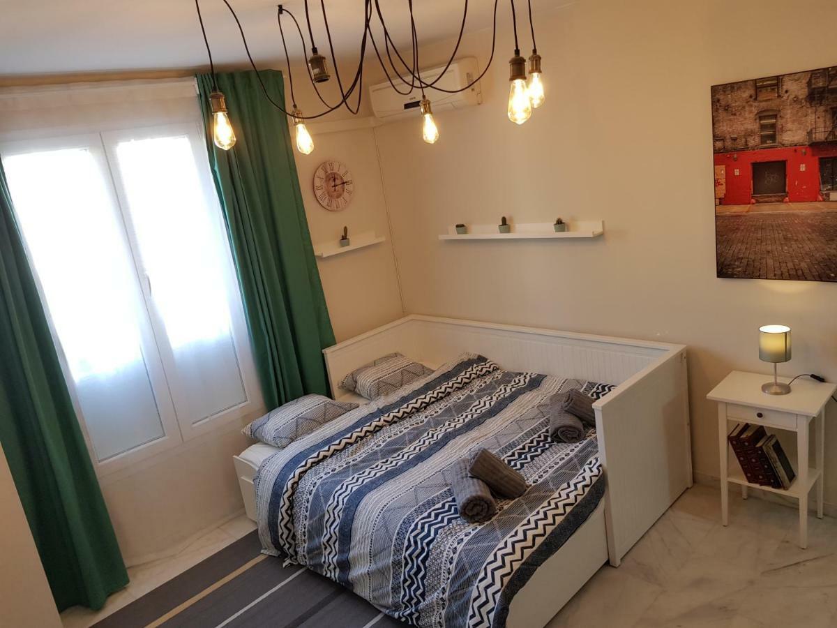 **** Genuar Apartments Malaga Center Екстериор снимка