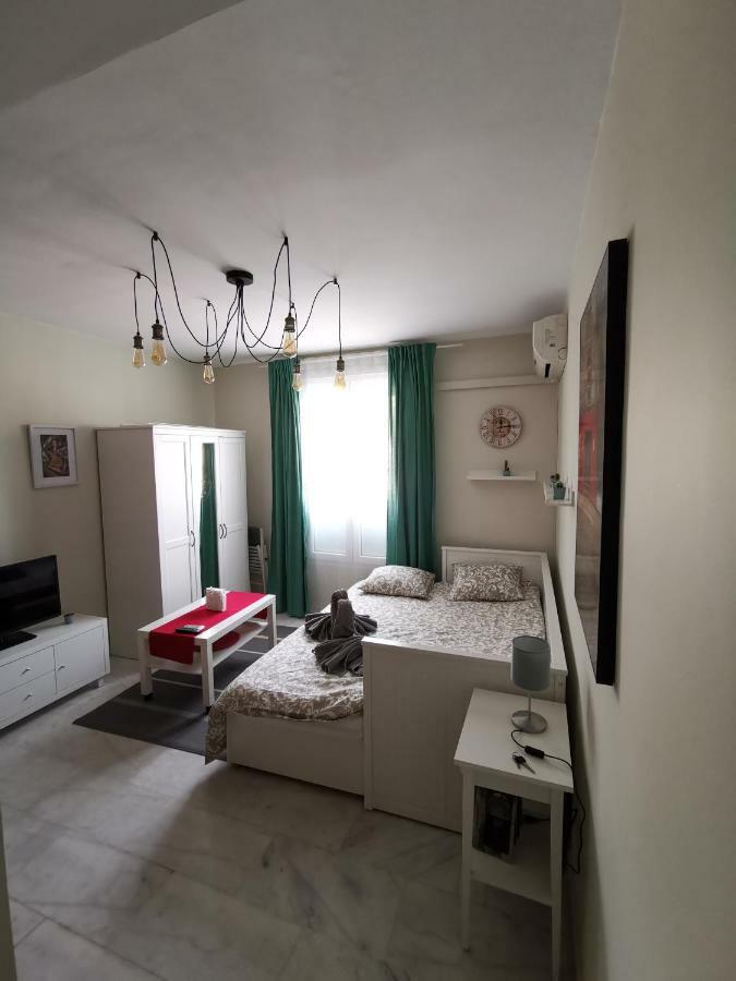 **** Genuar Apartments Malaga Center Екстериор снимка