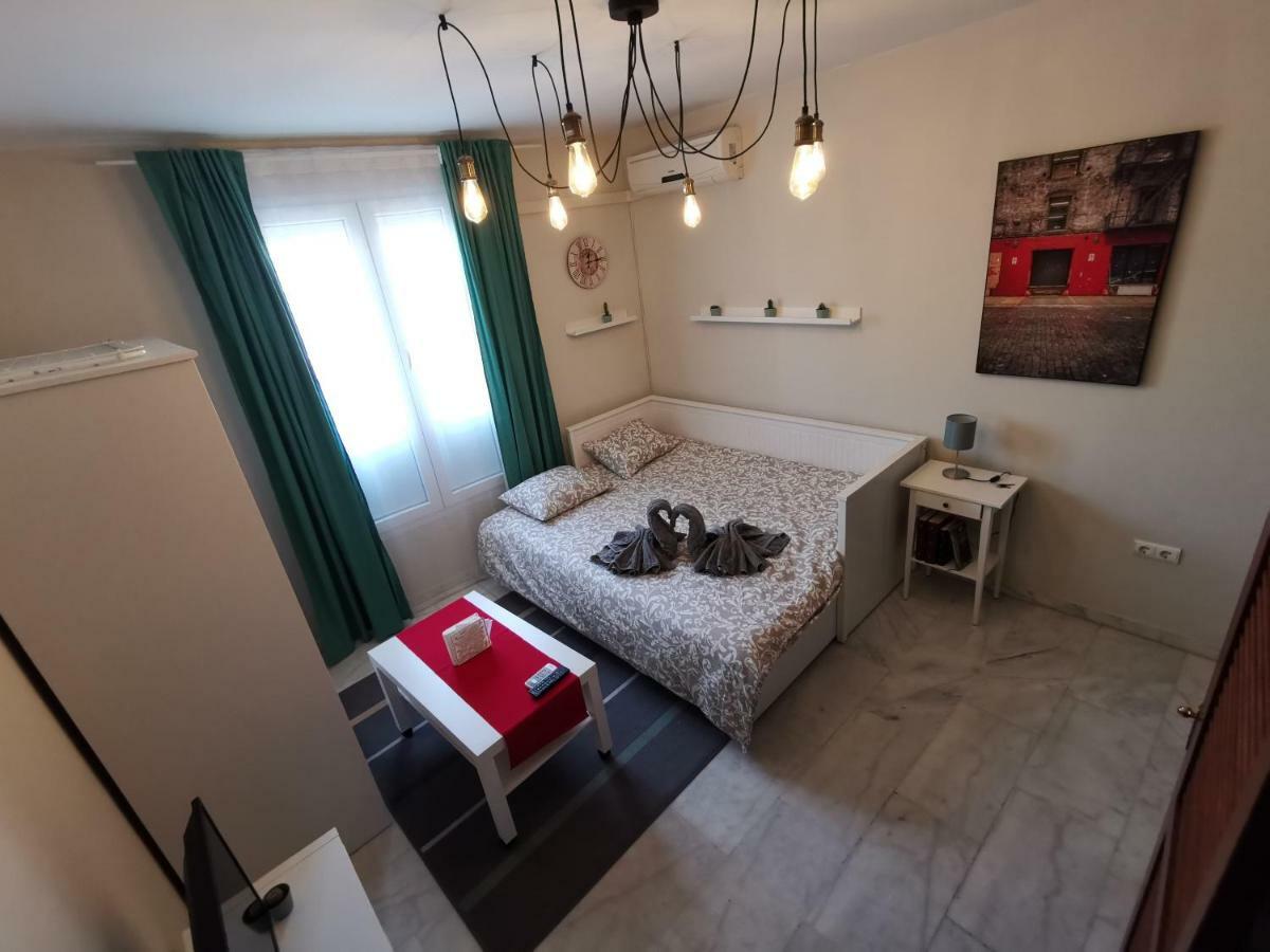 **** Genuar Apartments Malaga Center Екстериор снимка