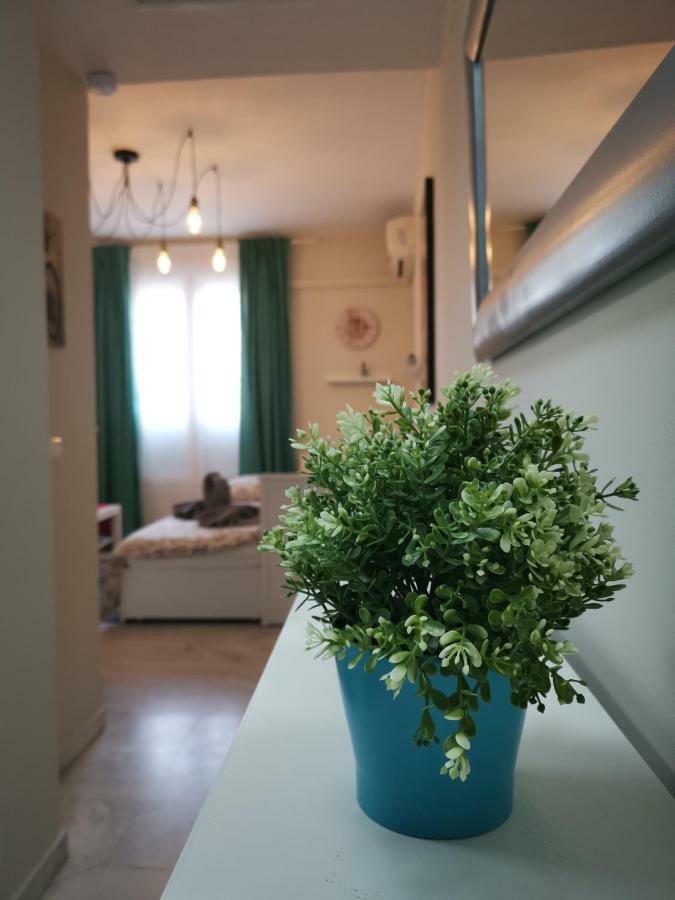 **** Genuar Apartments Malaga Center Екстериор снимка