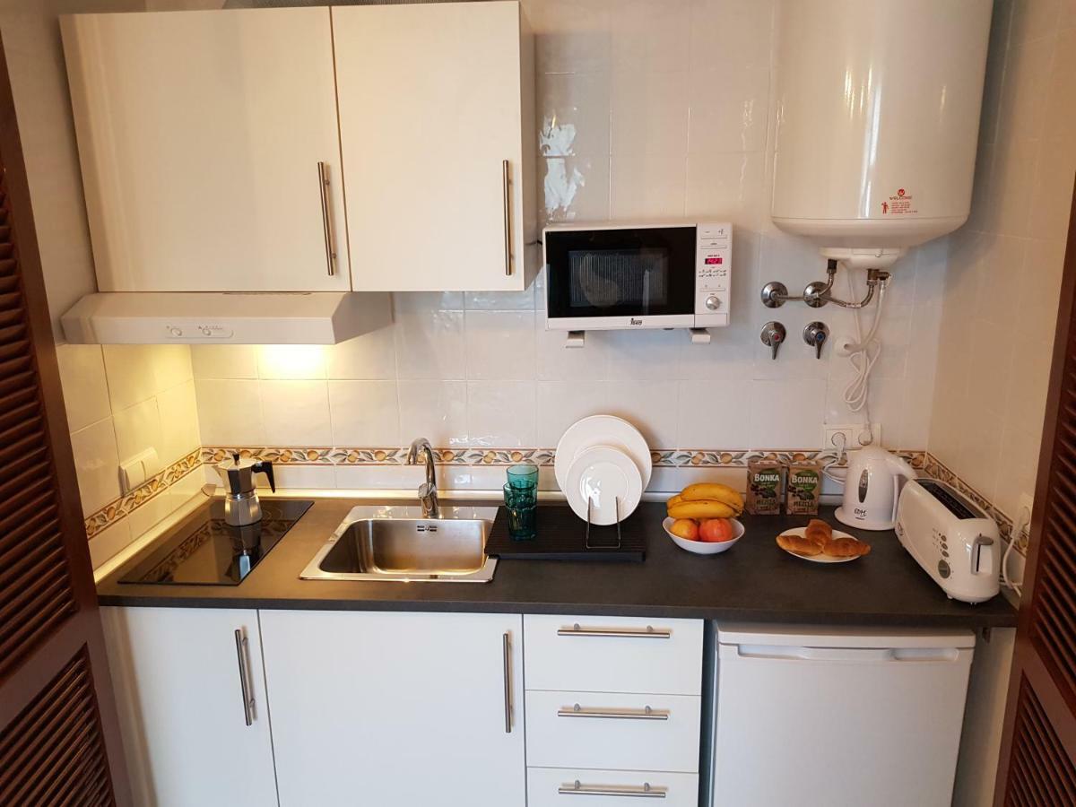 **** Genuar Apartments Malaga Center Екстериор снимка