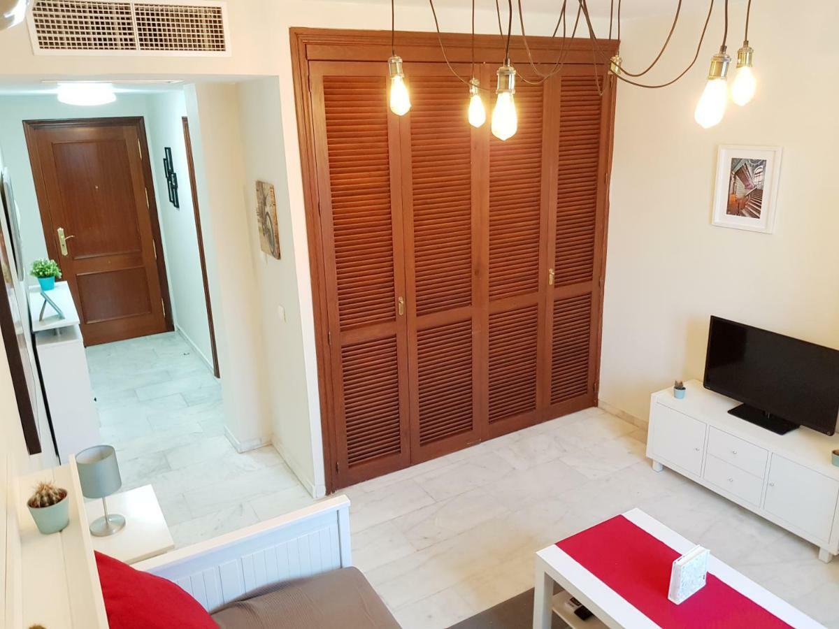 **** Genuar Apartments Malaga Center Екстериор снимка