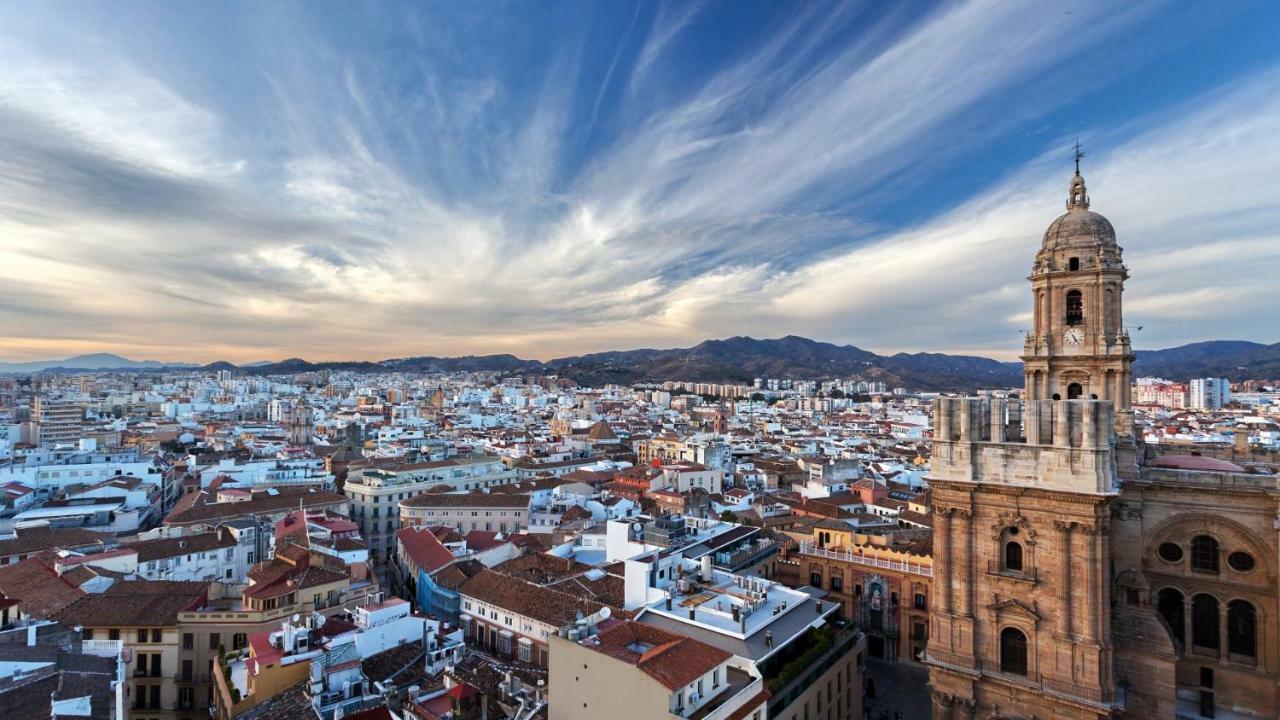 **** Genuar Apartments Malaga Center Екстериор снимка